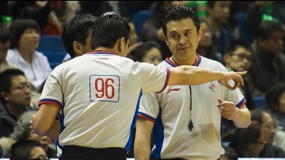 篮球裁判吹哨视频教学,从视频教学看专业裁判风采