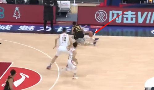 篮球裁判吹哨视频教学,从视频教学看专业裁判风采