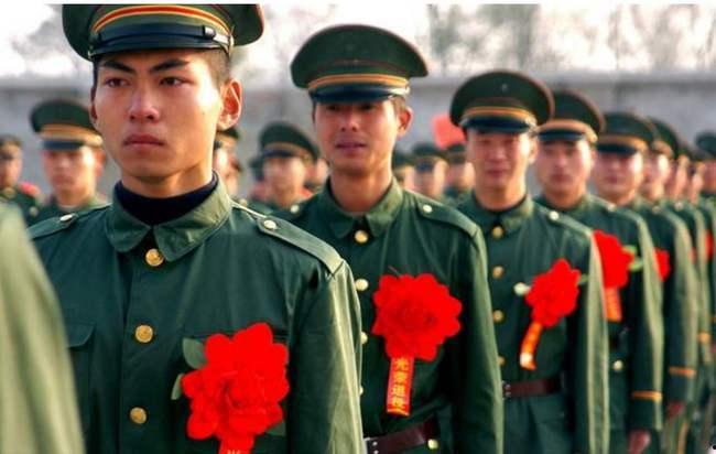 老兵退伍视频,荣耀退役，致敬英雄的告别时刻