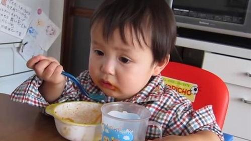宝贝吃饭视频,宝贝快乐用餐瞬间回顾