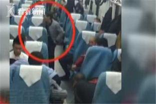 男生捂裤裆憋尿视频,男子捂裤裆憋尿瞬间，网友直呼太尴尬