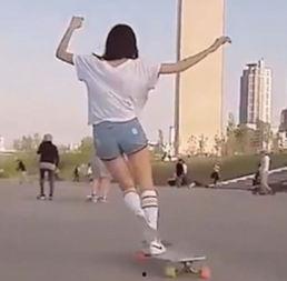 滑板表演视频,滑板表演视频中的惊险瞬间与炫酷技巧