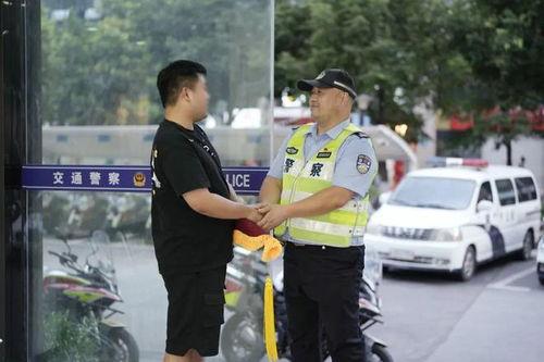 警察小视频,小视频里的温馨与正义