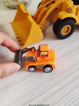 玩具铲车视频,童趣无限，创意无限