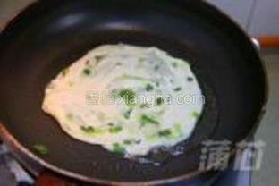 葱油饼做法视频,家常美味一学就会