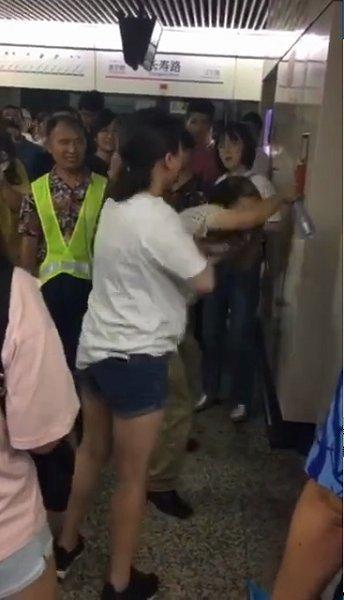 地铁咸猪手视频,公共场所安全与文明素养的反思