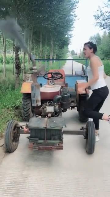 农村拖拉机视频,农业现代化的生动写照