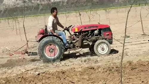 农村拖拉机视频,农业现代化的生动写照