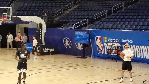 投球视频,从视频一窥专业运动员的精准挥杆