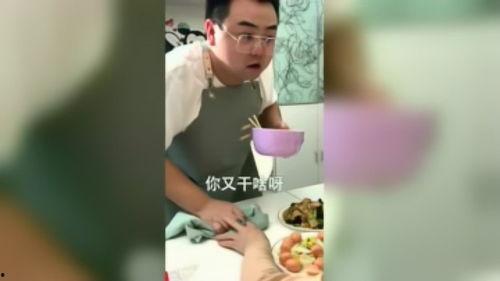 真实搞笑视频,笑到肚子疼！