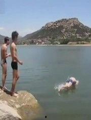 搞笑跳水视频,搞笑视频带你领略跳水新境界