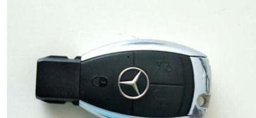 奔驰车钥匙换电池视频