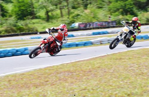 赛摩托车视频,赛摩托车视频精彩瞬间回顾